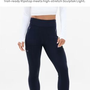 Athleta Headlands Hybrid Cargo Tight - size 0P - Navy NWT